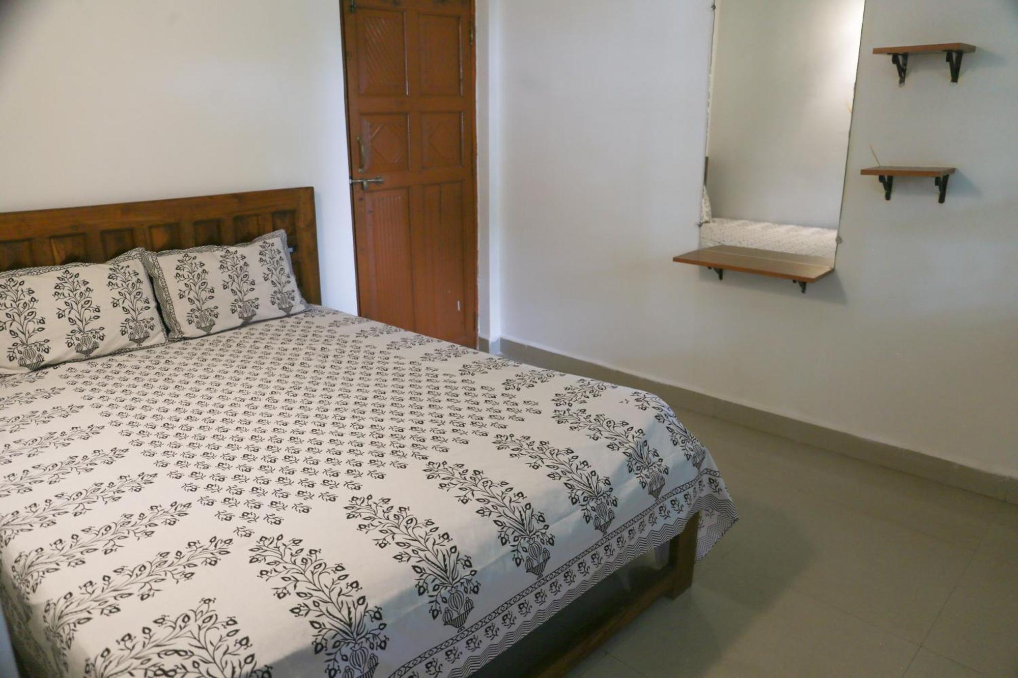 Kumbaya Beachside Hostel & Apartments At Arambol Beach Exterior foto